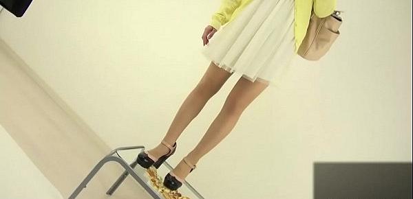  Crush the donut with pumps